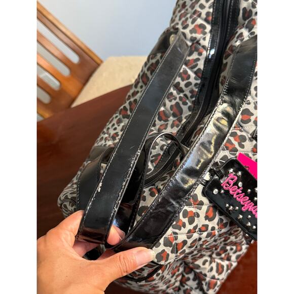 NWT Betsey Johnson Betseyville Weekender "Love Jungle Grey" bag Travel READ - Picture 15 of 16